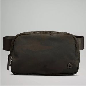 NWT 🔥new color CAMO Lululemon everywhere belt bag